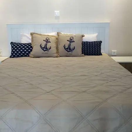 Happy Anchor Kallithea (Chalkidiki)